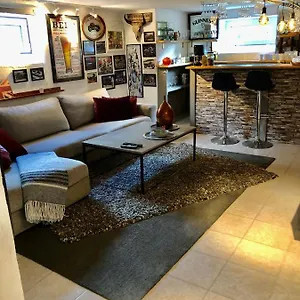 Apartment With Garden And All Amenities 