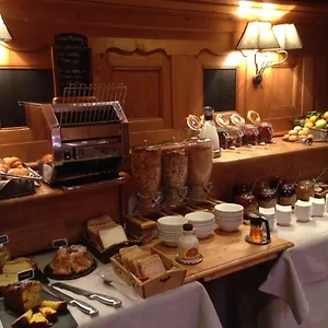 https://les-airelles-morzine.hotels-rhonealpes.com